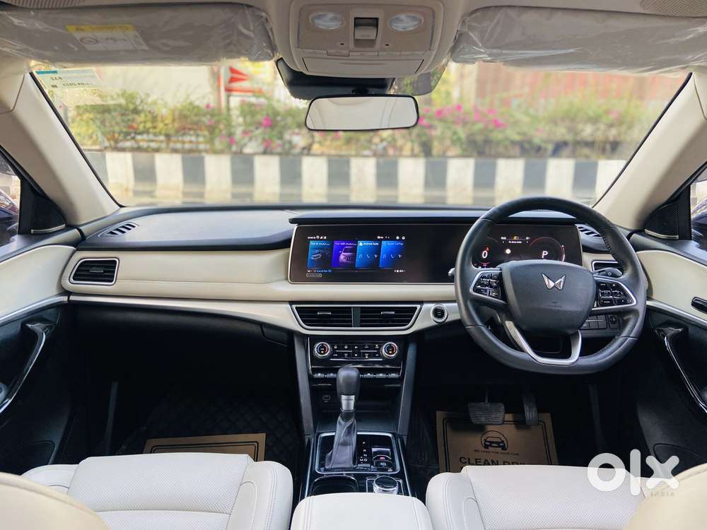 Mahindra Xuv700 2.2 Ax 7 Diesel At Luxury Pack Str Awd, 2023, Diesel