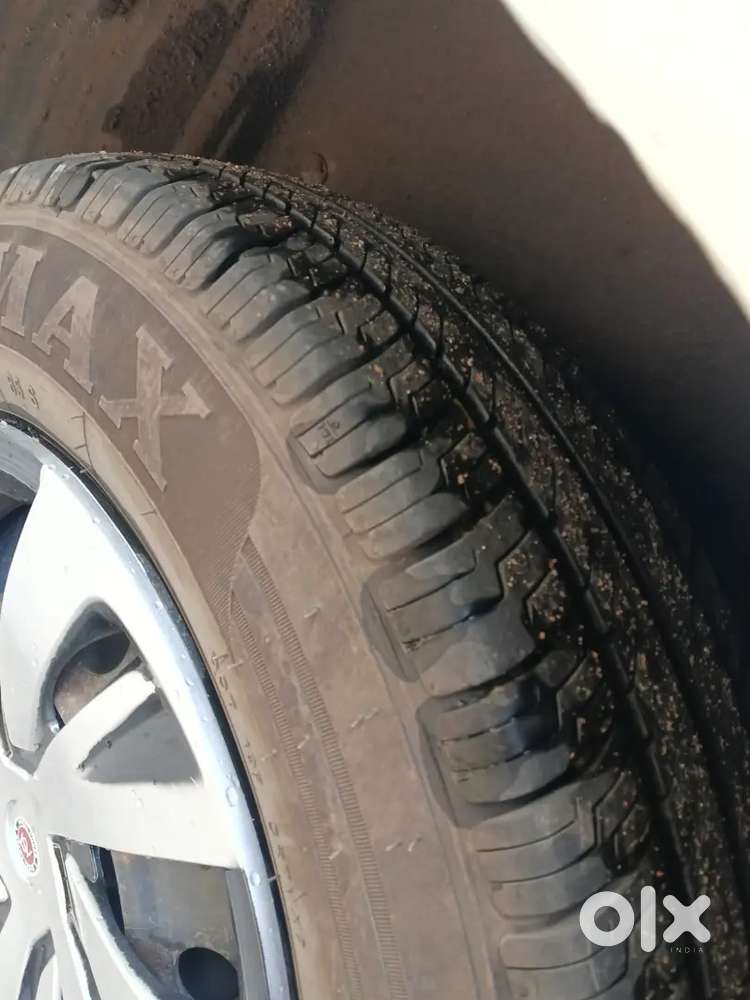 Good Condition Running Car Four Tyre New Vel Maintain Car