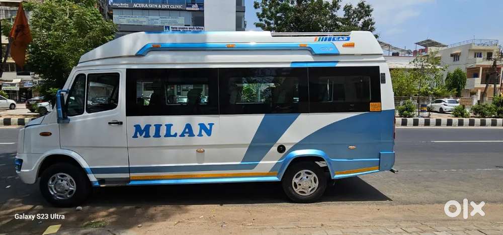 Force Moters Tempo Traveller 17 Seat