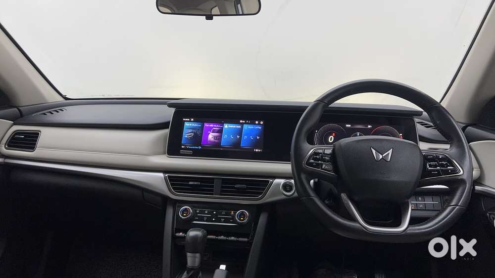 Mahindra Xuv700 2.0 Ax 7 Petrol At Str, 2024, Petrol