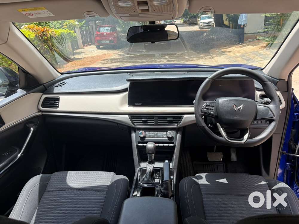 Mahindra Xuv700 2.2 Ax 5 Diesel At Str, 2022, Diesel