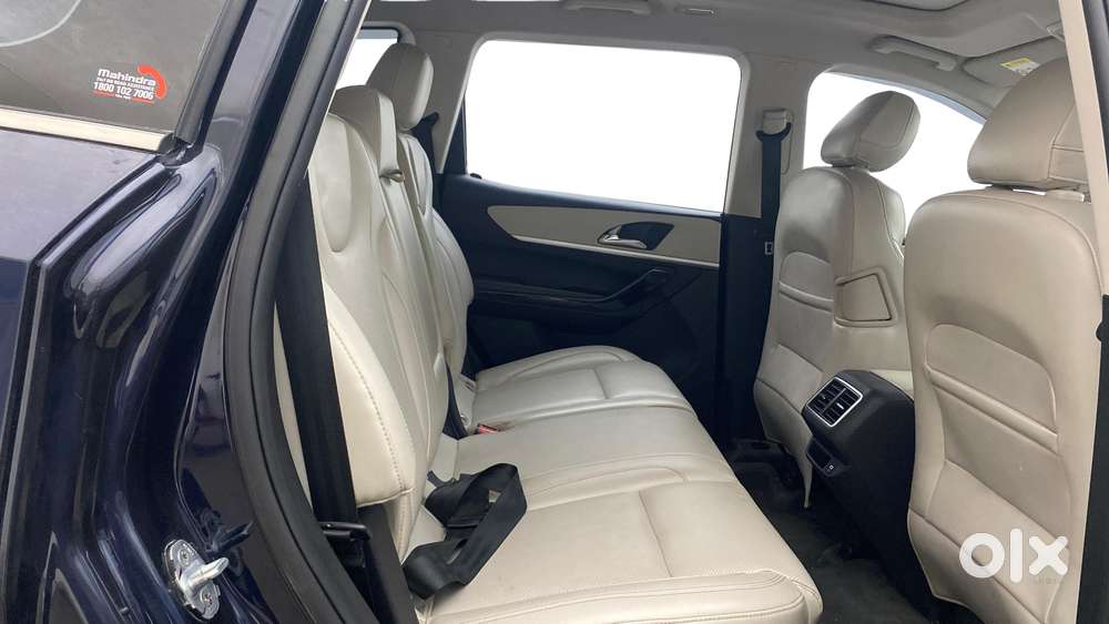 Mahindra Xuv700 2.0 Ax 3 Petrol At 5 Str, 2023, Diesel