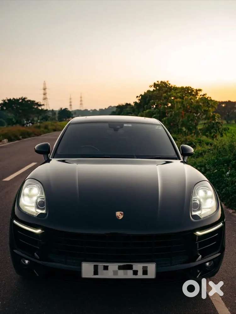 2018 Model Porsche Macan Petrol