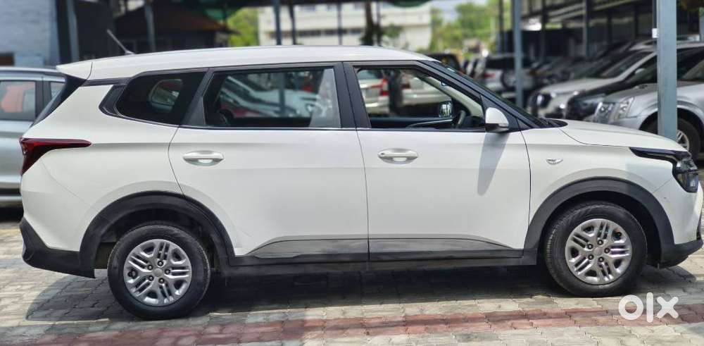 Kia Carens G 1.5 6mt Premium (o) 7-seater, 2023, Petrol
