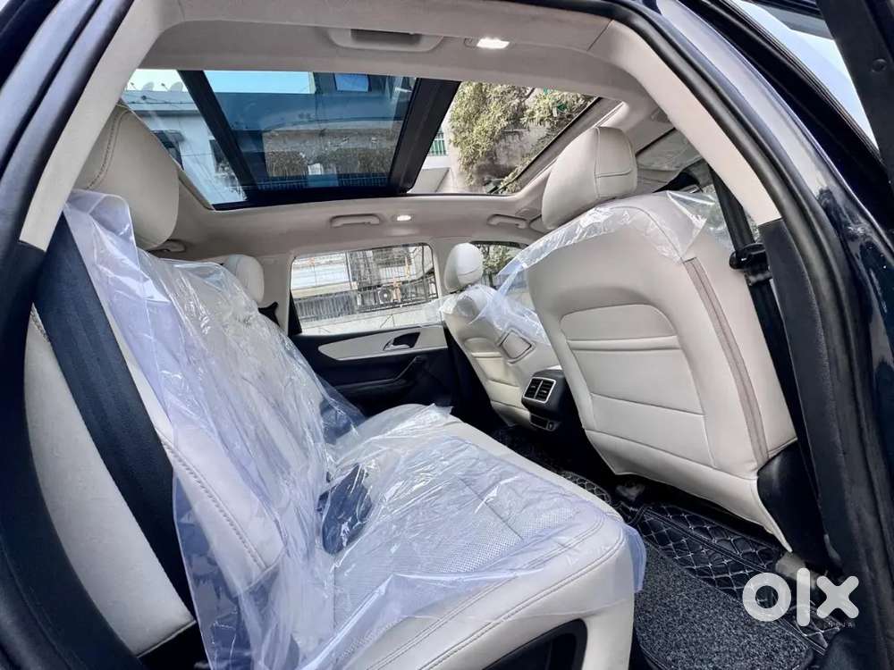 Mahindra Xuv700 2024 Variant Petrol Auto