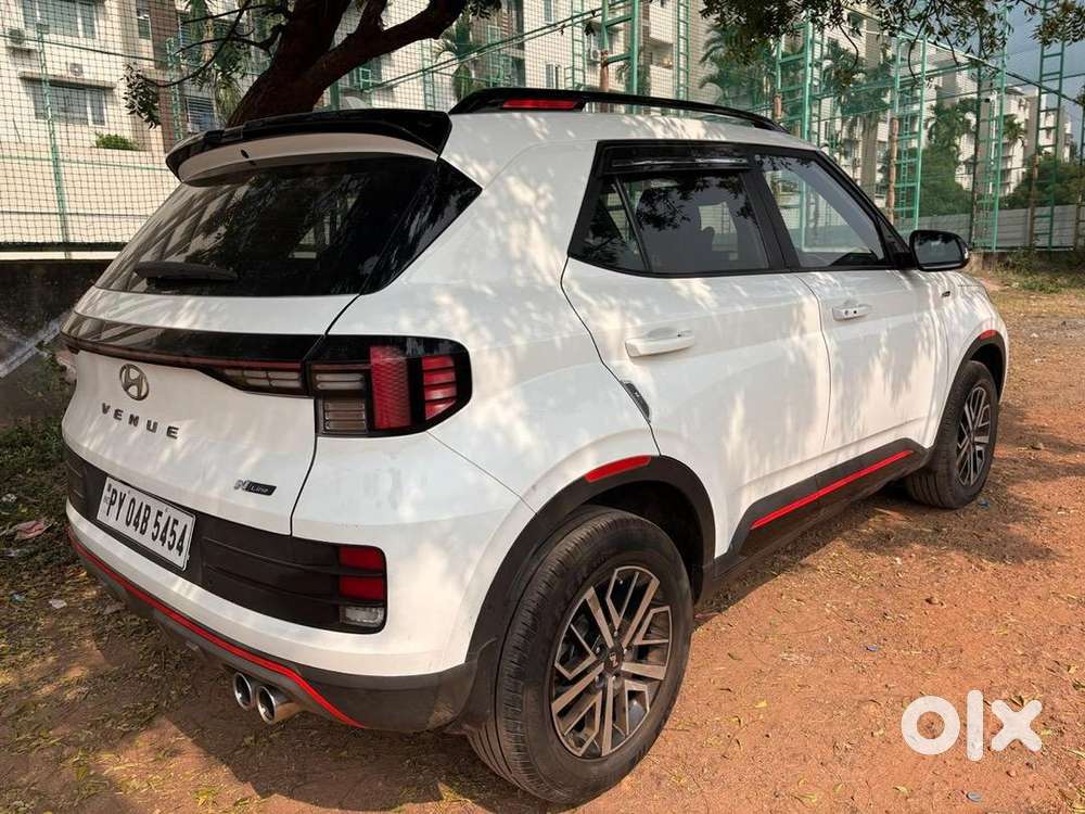 Hyundai Venue Petrol Manual 2024