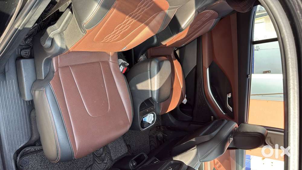 Hyundai Alcazar Black Top Model Petrol