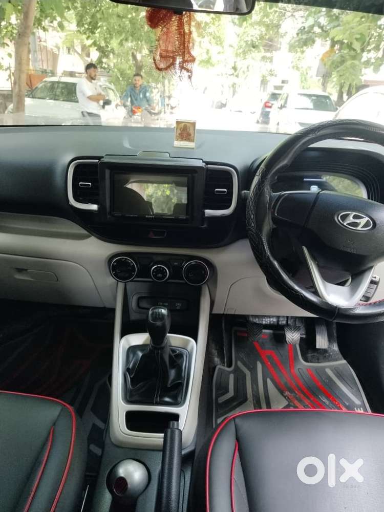 Hyundai Venue [2022-ongoing] 1.2 E, 2025, Petrol