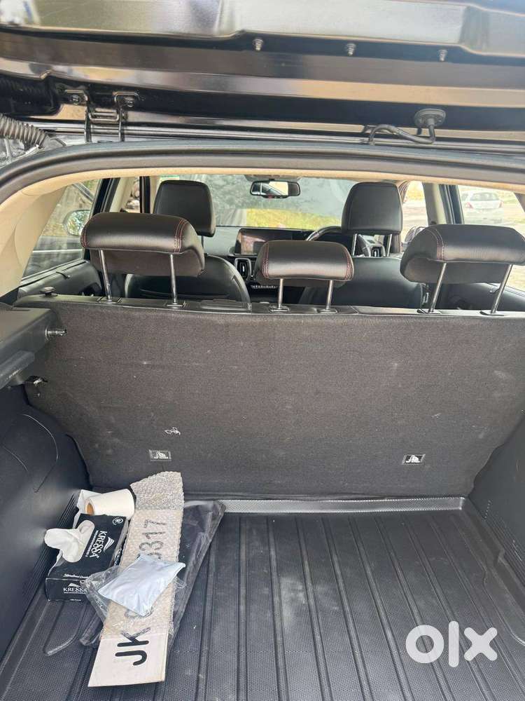 Kia-sonet D1.5 6at Gtx Plus, 5 Seater, Aurora Black Pearl Colour