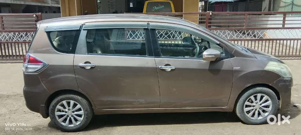 Maruti Ertiga Ddis Diesel Mh01 Mumbai - 7 Seater 90000 Km