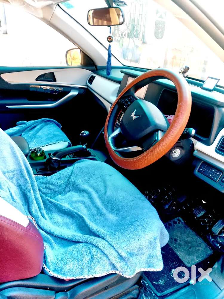 Mahindra Xuv700 Petrol Mt 2025 (7 Str)