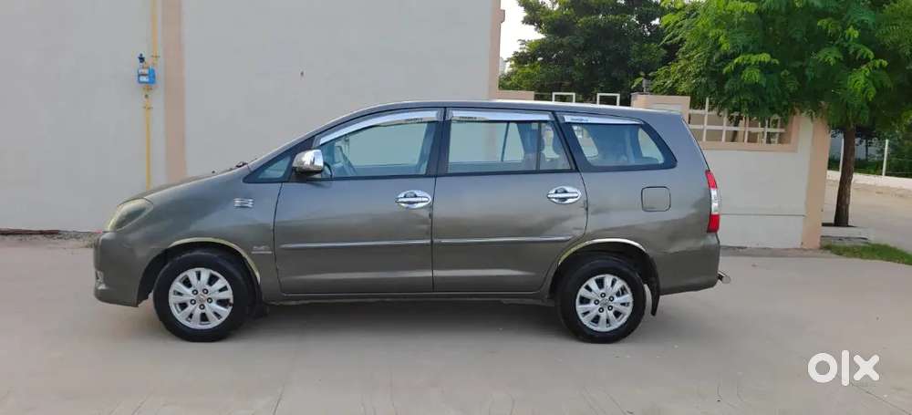 Toyota Innova 2012