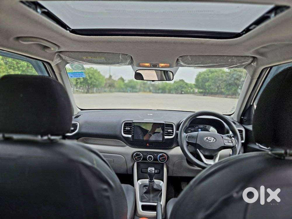 Hyundai Venue [2022-ongoing] 1.2 E, 2025, Petrol