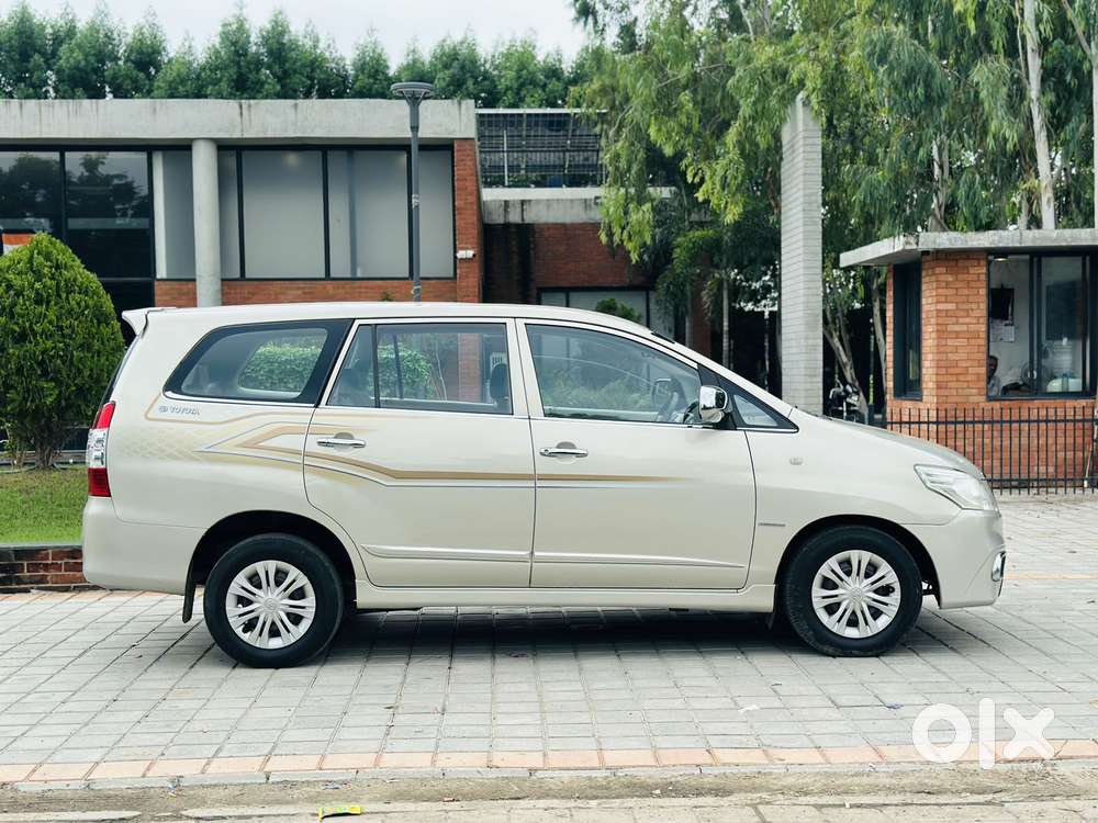 Toyota Innova 2.5 Gx 8 Str Bs-iii, 2015, Diesel
