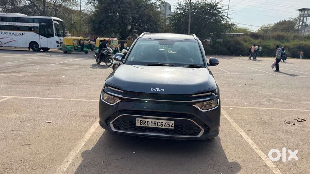 Kia Carens 2023 Petrol Well Maintained