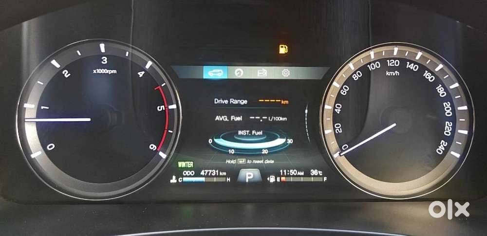 Mahindra Alturas G4 4x2 At, 2020, Petrol