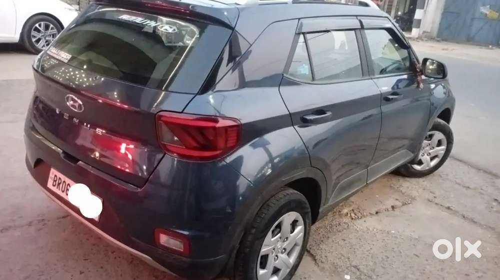 Hyundai Venue 2021 Petrol 1st Owner  Excellent Condition  39255km