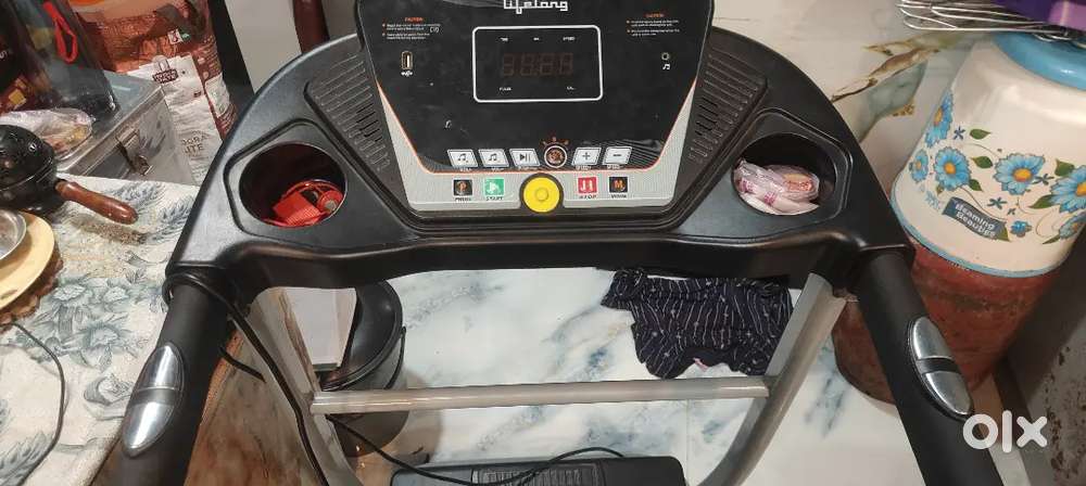 Treadmill machine achcha condition mein Hai bus start karne watan main