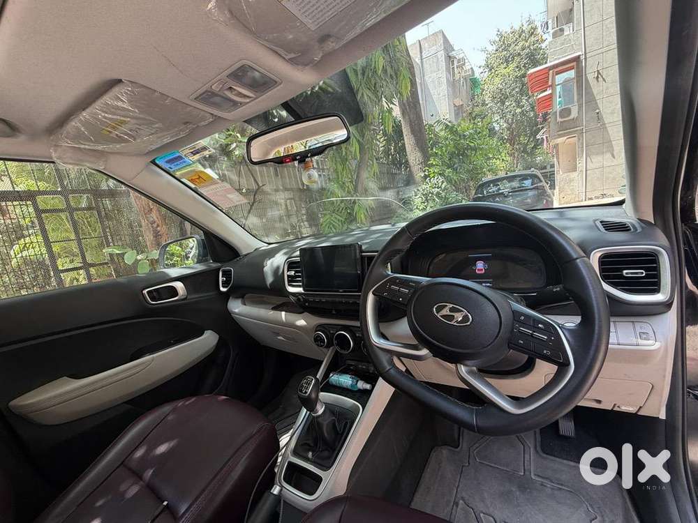 Hyundai Venue 2022 Petrol 25000 Km Driven