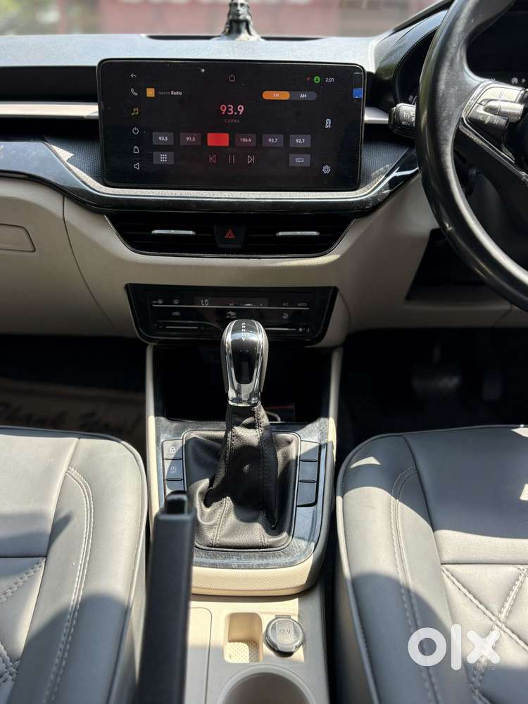 Skoda Slavia Ambition 1.0l Tsi At, 2022, Petrol