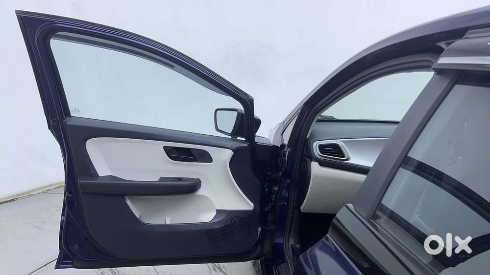 Tata Altroz 1.2 Xm, 2025, Petrol