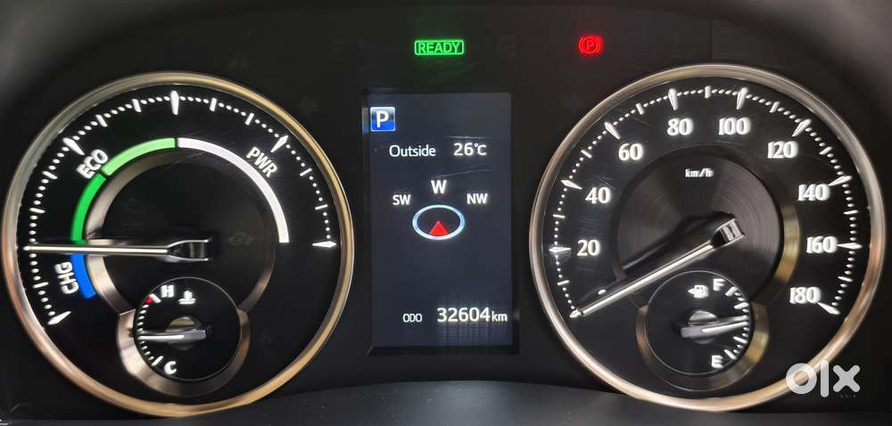 Toyota Vellfire 2.5 Executive Lounge, 2022, Cng & Hybrids