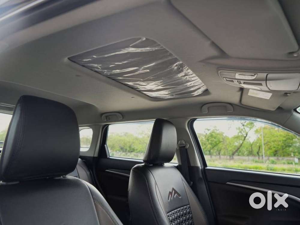 Maruti Suzuki Brezza 1.5 Zxi At Smart Hybrid, 2024, Petrol