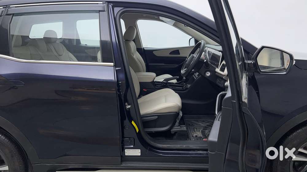 Mahindra Xuv700 2.0 Ax 5 Petrol At Str, 2024, Petrol