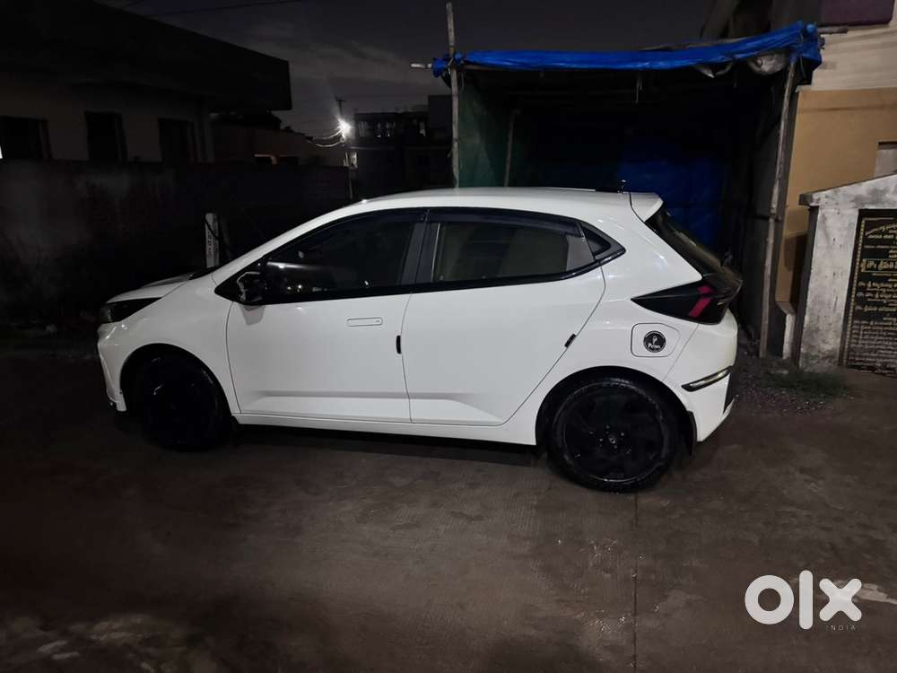 Tata Altroz Petrol 2025