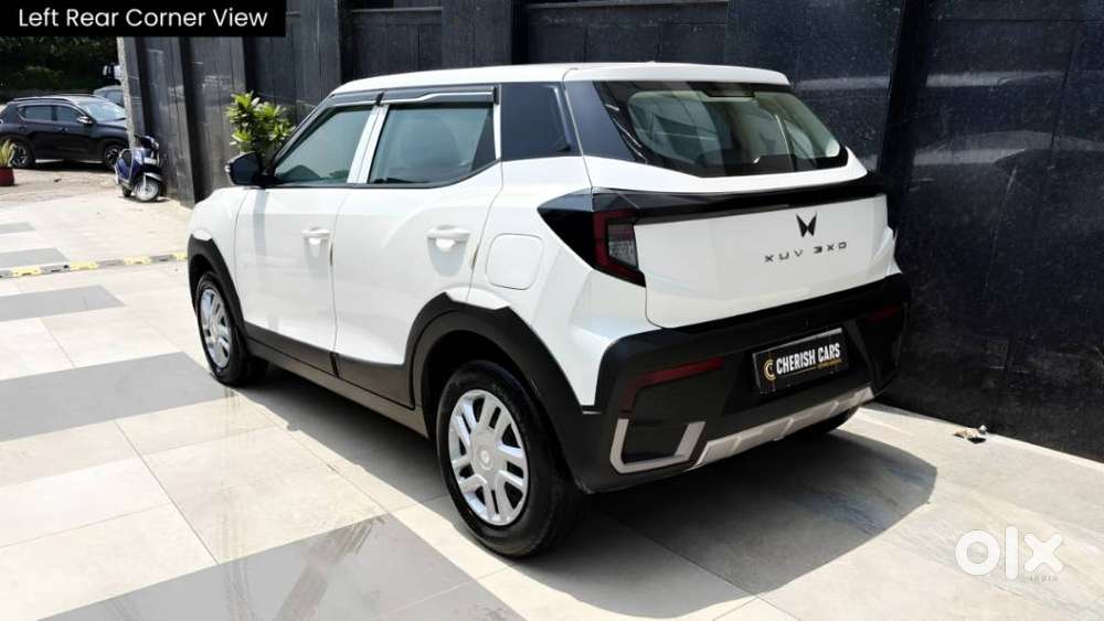 Mahindra Xuv 3xo Mx1 Pm Mt, 2024, Petrol
