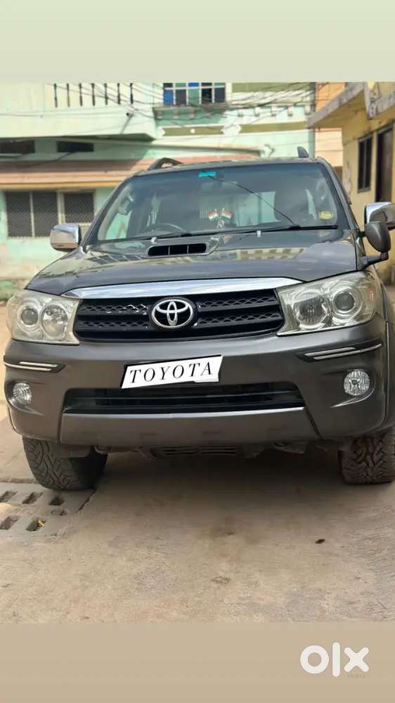 Toyota Fortuner Legender 2010 Km Driven