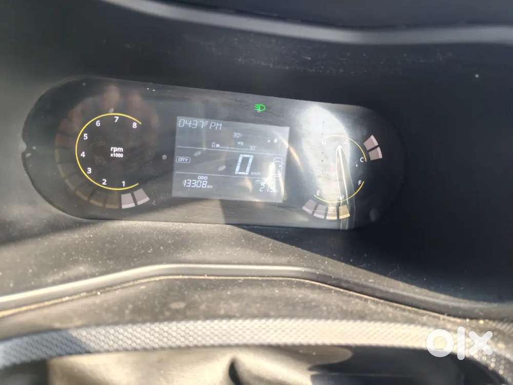 Tata Nexon 2025 Petrol Well Maintained