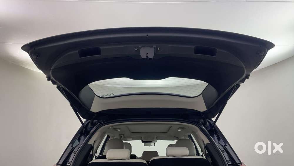 Mahindra Xuv700 2.0 Ax 7 Petrol At Str, 2022, Petrol