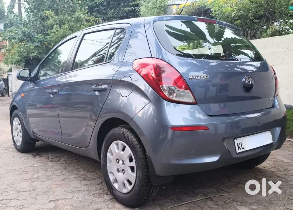 Very Low Km Driven Lady Used Excellent Mint Condition I20 Magna Ptrol