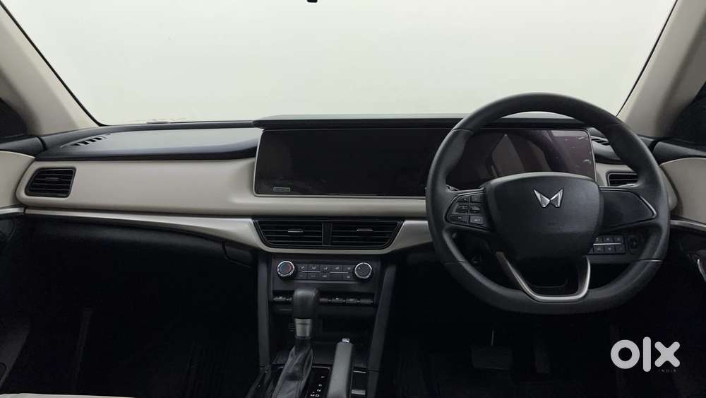 Mahindra Xuv700 2.0 Ax 5 Petrol At Str, 2022, Petrol