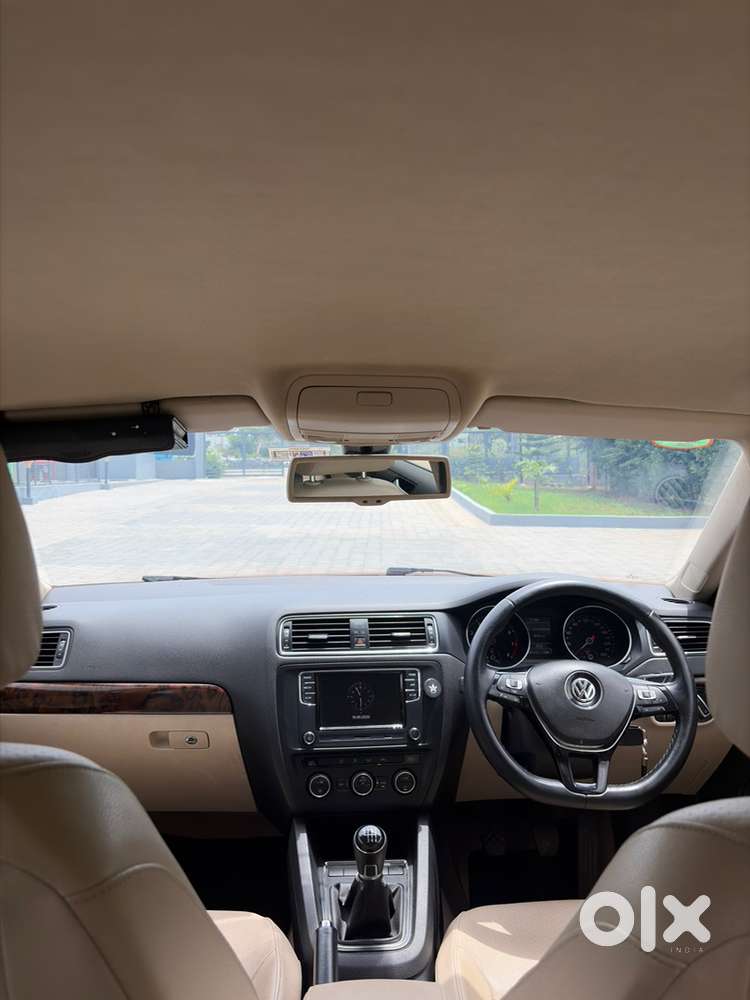 Volkswagen Jetta Petrol 2015 facelift