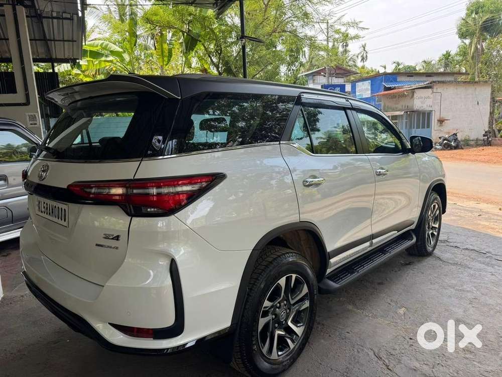 Toyota Fortuner Lagender 4x4 At 4000km Driven