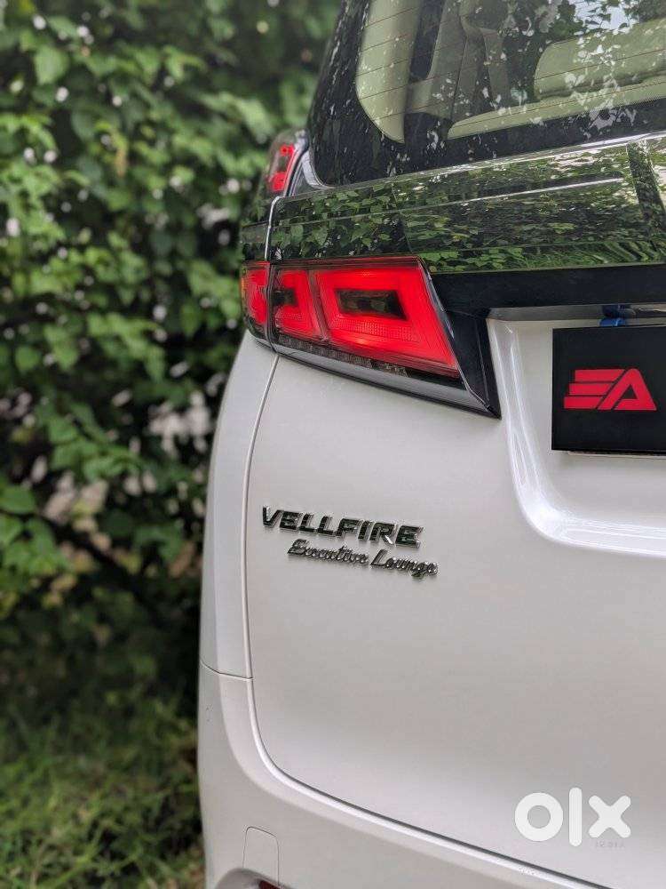 Toyota Vellfire 2.5 Executive Lounge, 2023, Petrol