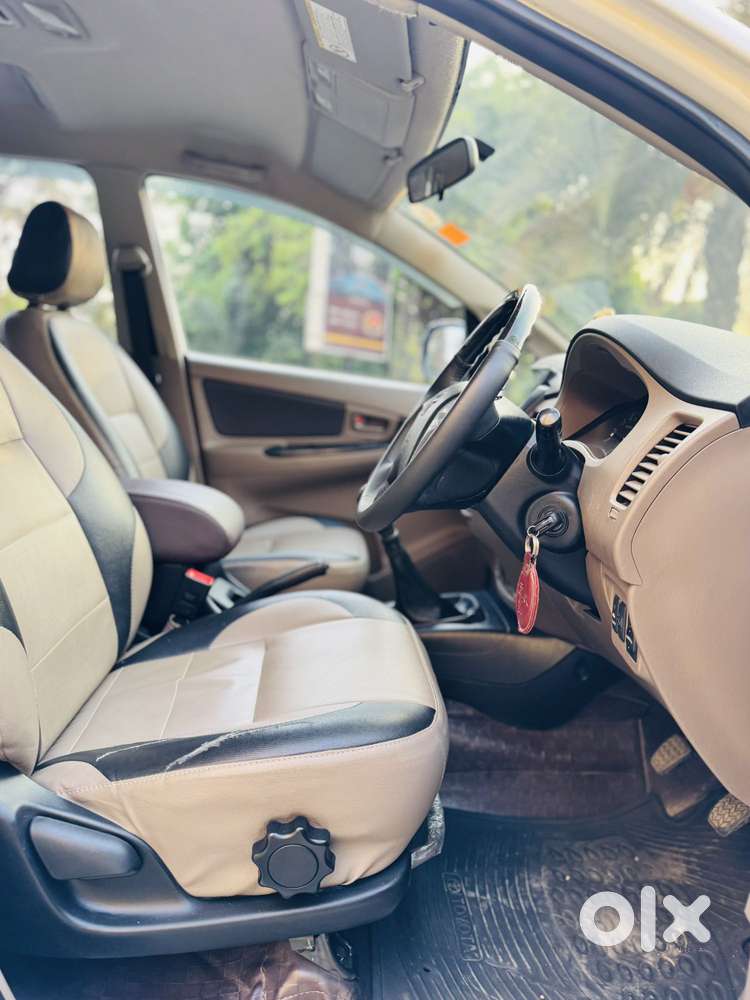 Toyota Innova 2.5 G (diesel) 8 Seater Bs Iv, 2015, Diesel