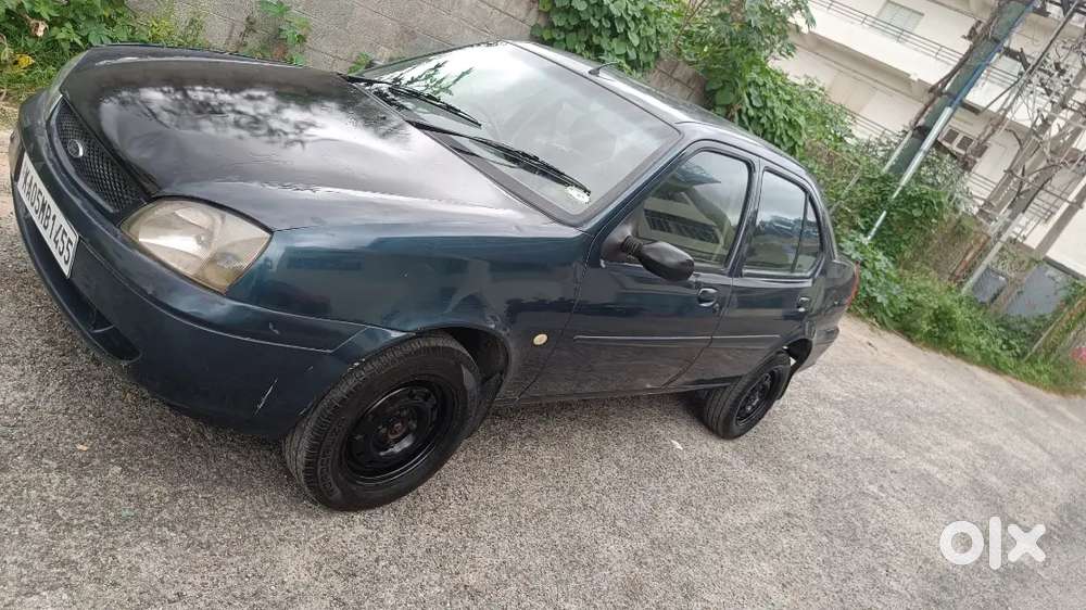 Ford Ikon 2004