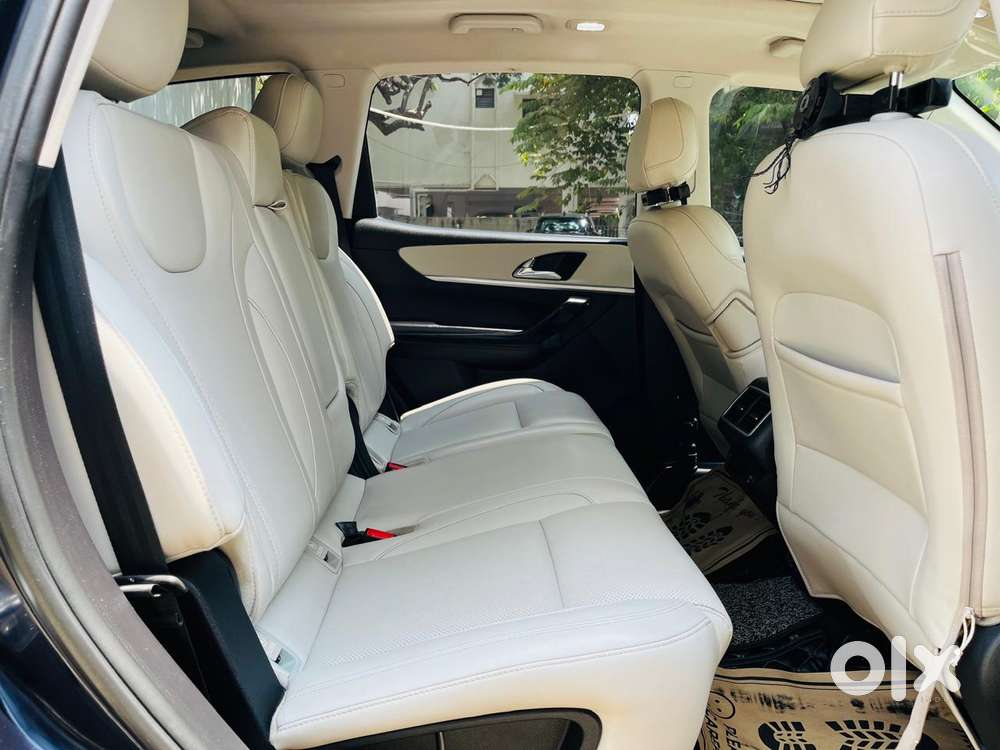 Mahindra Xuv700 2.0 Ax 7 Petrol At Str, 2024, Petrol