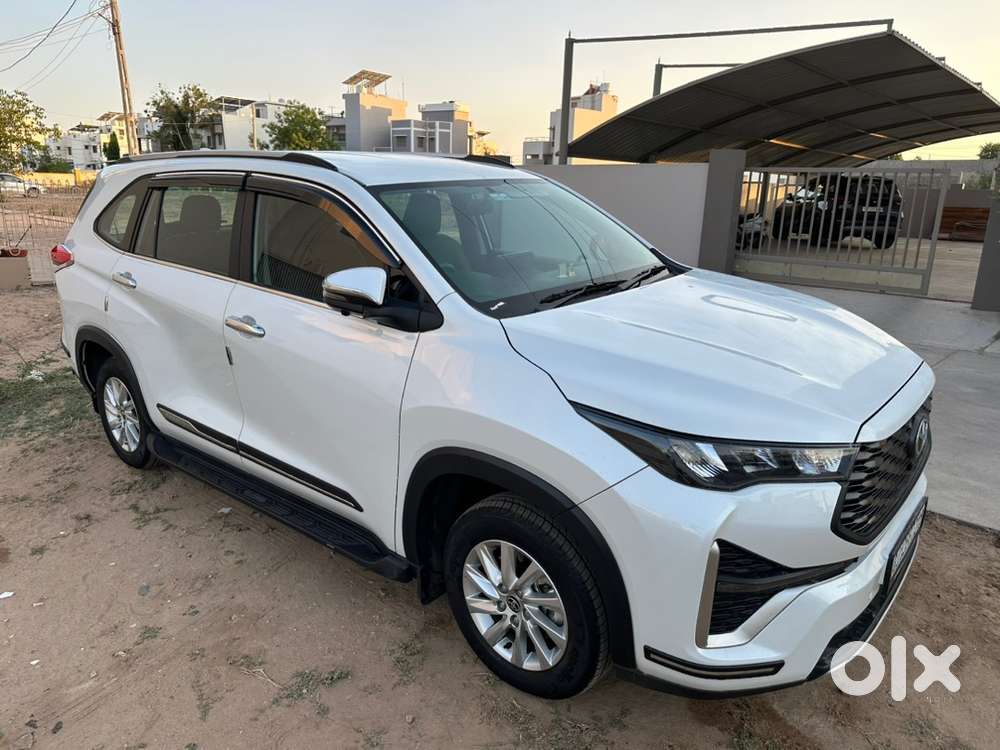 Toyota Innova Hycross Gx(o) - 7 Seater (pearl White & Low Mileage)