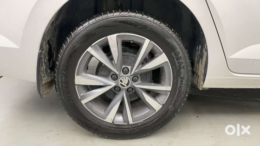 Skoda Slavia Style 1.0l Tsi Mt, 2022, Petrol