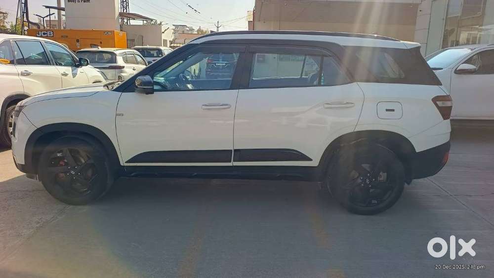 Hyundai Alcazar Platinum, 2024, Petrol