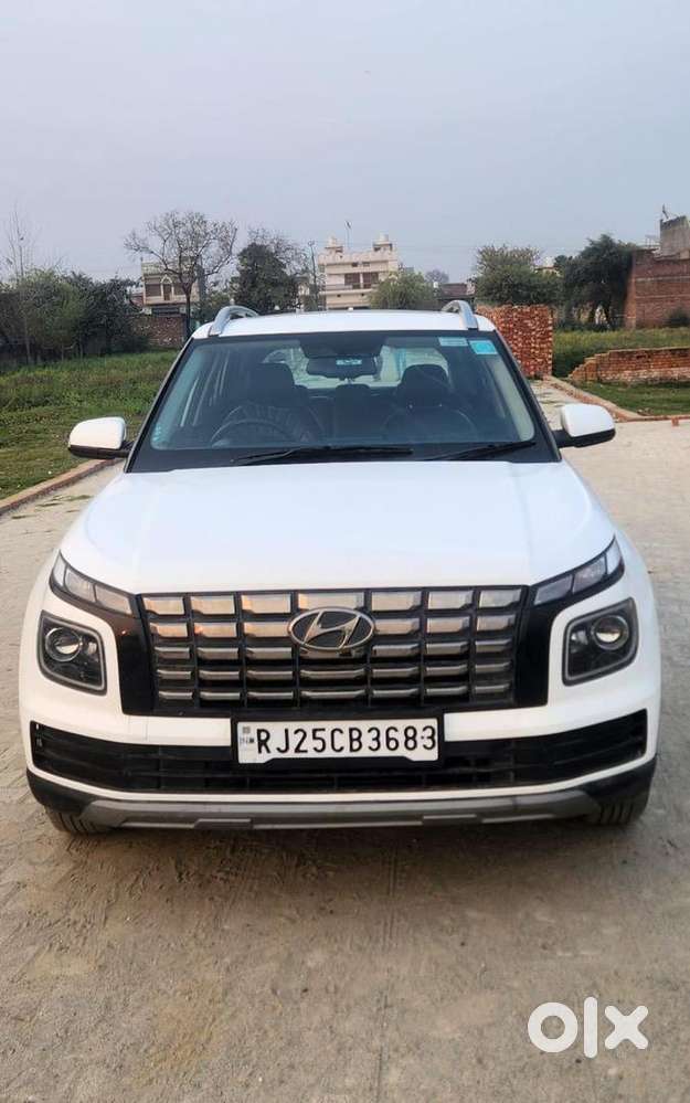 Hyundai Venue 2024 Petrol 37000 Km Driven
