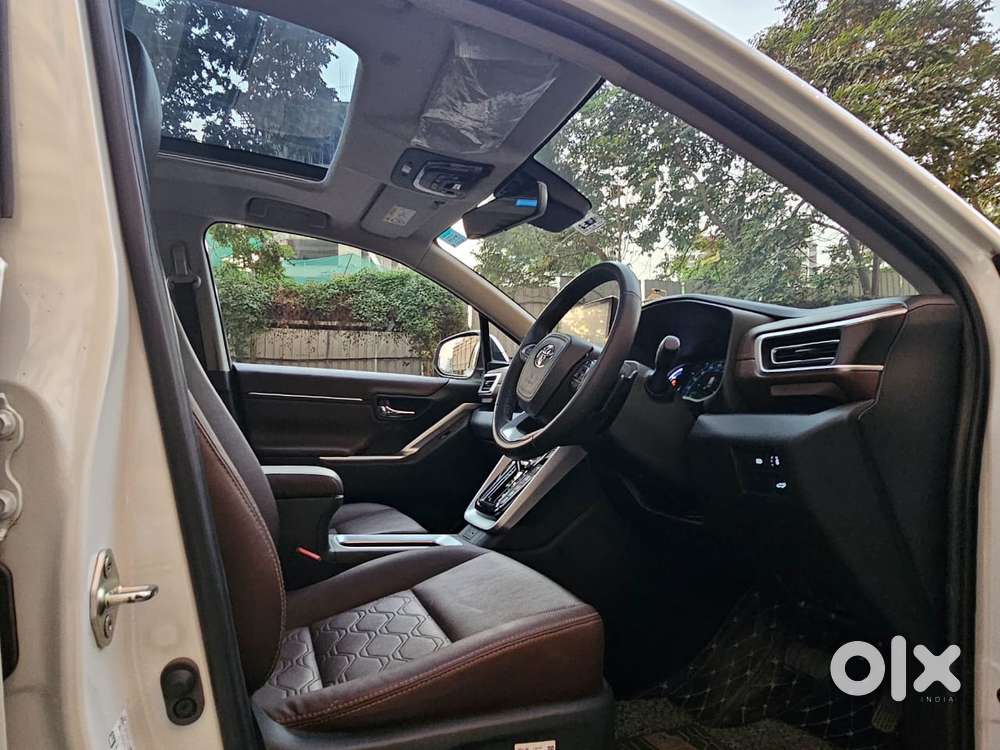 Toyota Innova Hycross 2.0 Zx (o) Hybrid 7 Str, 2024, Petrol