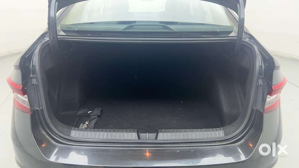 Skoda Slavia Style 1.0l Tsi Mt, 2023, Petrol