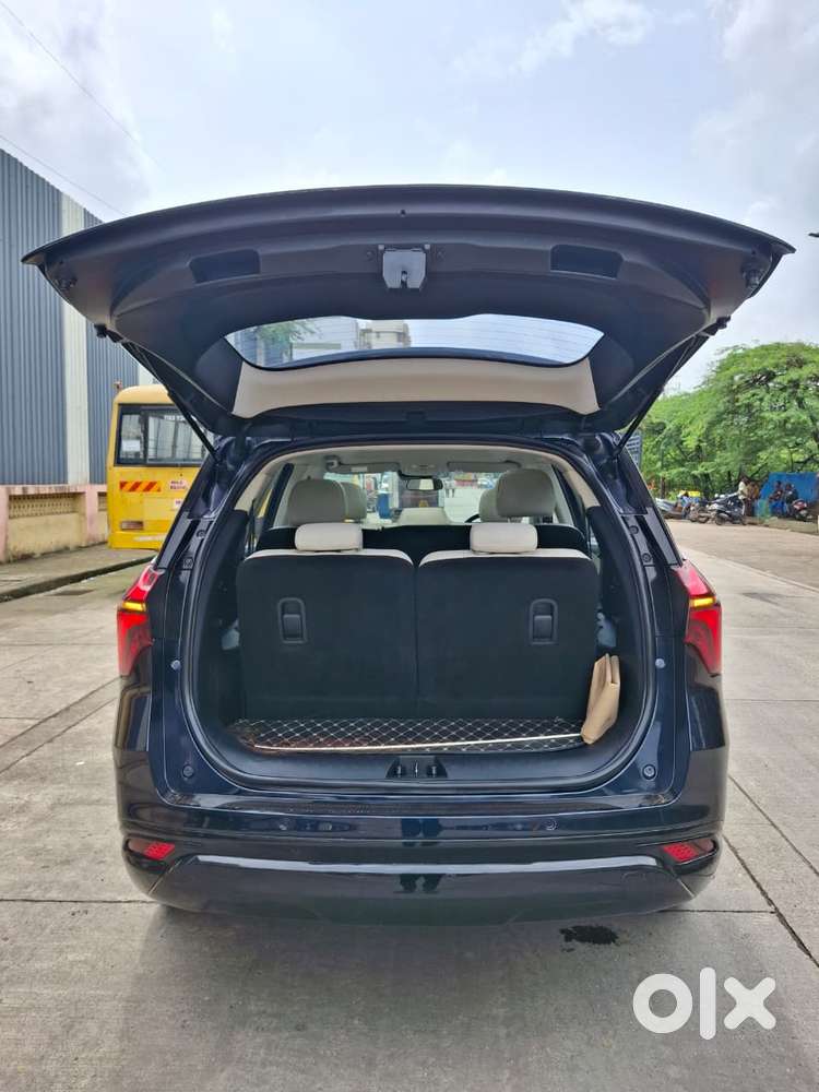 Mahindra Xuv700 Ax7l 6 Str At, 2023, Petrol