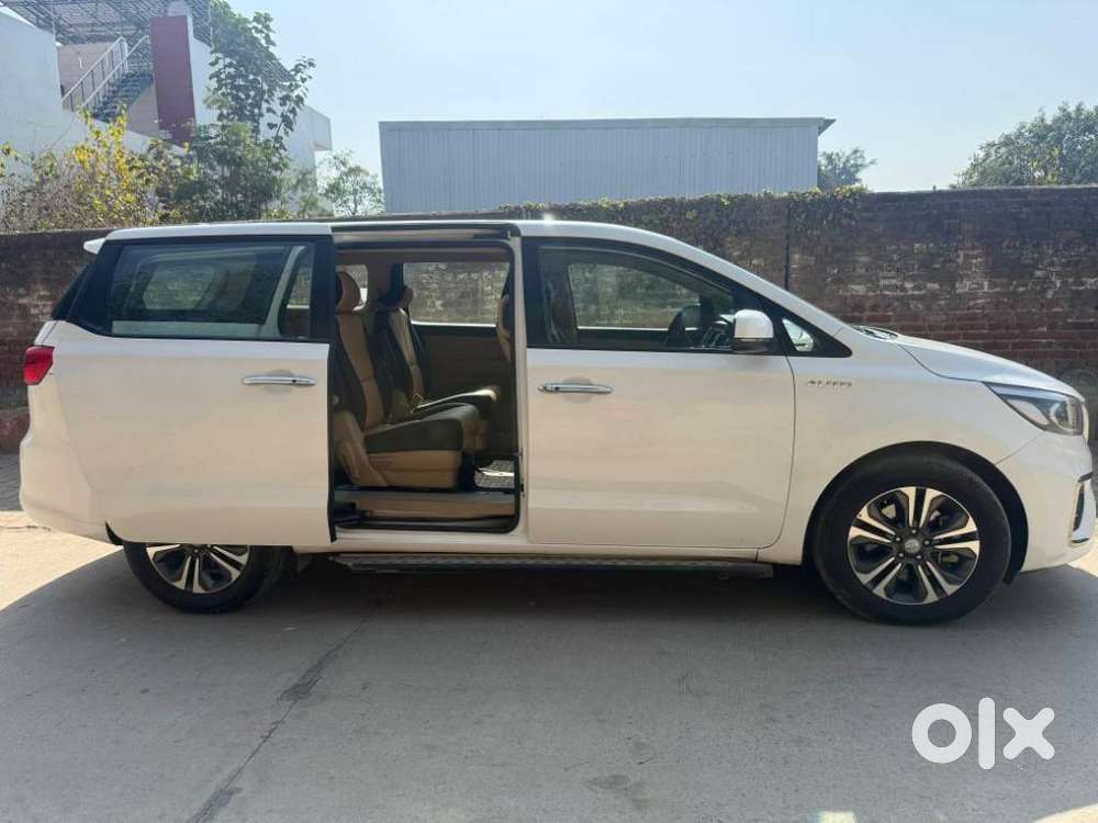 Kia Carnival Premium, 2021, Diesel