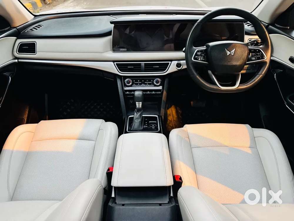 Mahindra Xuv700 Ax7 Luxury Pack Awd, 2022, Petrol